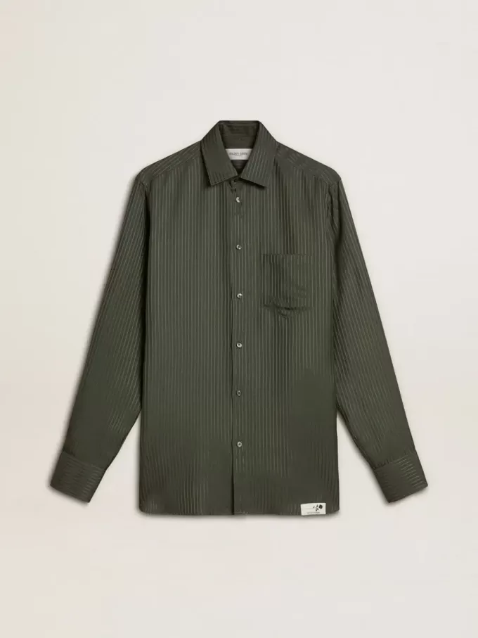 Camicia da uomo verde scuro con righe verticali Camicia da uomo verde scuro con righe verticali