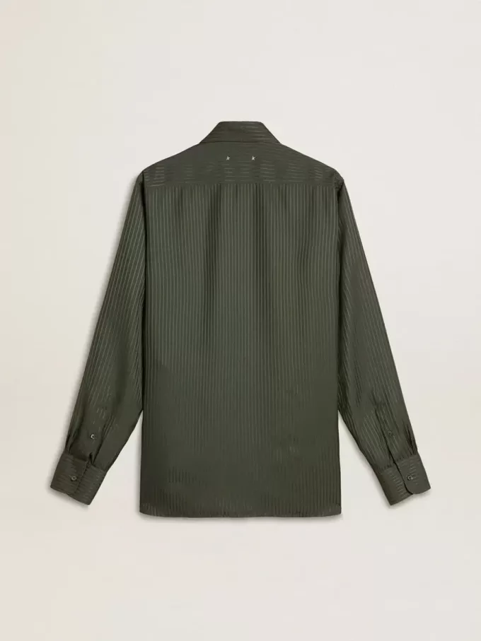 Camicia da uomo verde scuro con righe verticali Camicia da uomo verde scuro con righe verticali