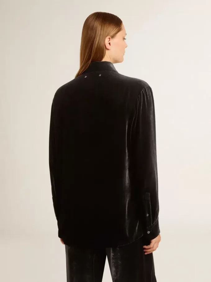 Camicia nera effetto velluto con ricami