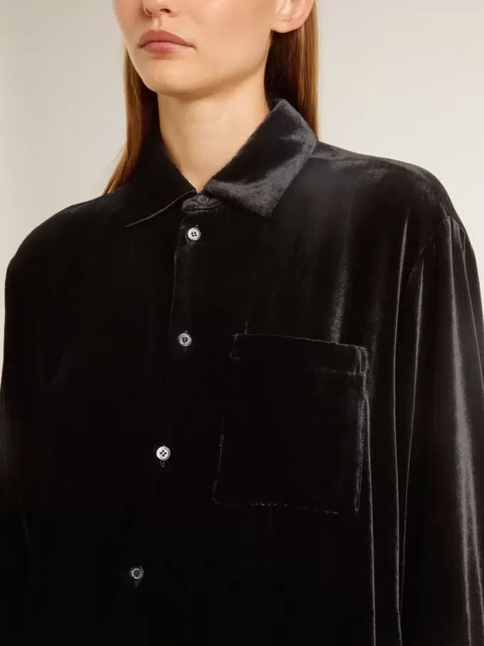 Camicia nera effetto velluto con ricami