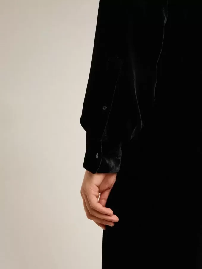 Camicia nera effetto velluto con ricami