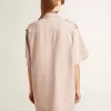 Camicia oversize da donna in denim tinto rosa Camicia oversize da donna in denim tinto rosa