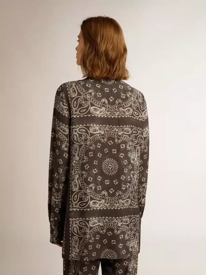 Camicia pigiama in grigio antracite con stampa paisley Camicia pigiama in grigio antracite con stampa paisley