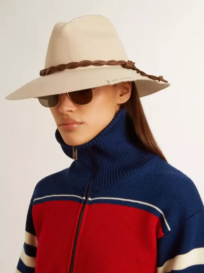 Cappello fedora color pergamena con fascia in pelle Cappello fedora color pergamena con fascia in pelle