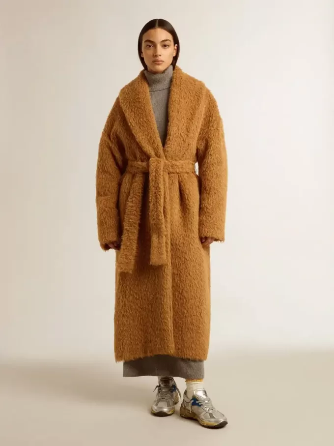 Cappotto da donna con collo a scialle color tabacco Cappotto da donna con collo a scialle color tabacco