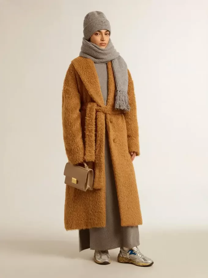Cappotto da donna con collo a scialle color tabacco Cappotto da donna con collo a scialle color tabacco
