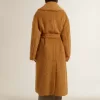 Cappotto da donna con collo a scialle color tabacco Cappotto da donna con collo a scialle color tabacco