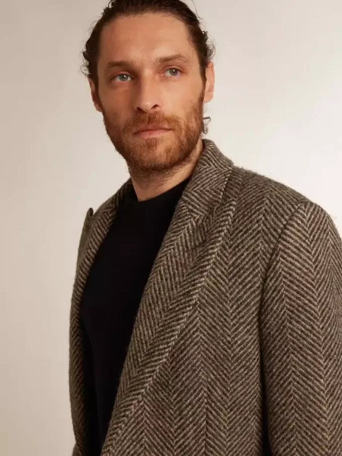 Cappotto da uomo monopetto in lana con trama a spina di pesce beige e grigia Cappotto da uomo monopetto in lana con trama a spina di pesce beige e grigia