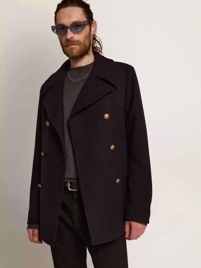 Cappotto doppiopetto da uomo in lana blu scuro con bottoni dorati Cappotto doppiopetto da uomo in lana blu scuro con bottoni dorati