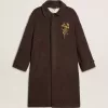 Cappotto Journey monopetto da uomo in misto lana stropicciata con spilla floreale Cappotto Journey monopetto da uomo in misto lana stropicciata con spilla floreale