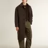 Cappotto Journey monopetto da uomo in misto lana stropicciata con spilla floreale Cappotto Journey monopetto da uomo in misto lana stropicciata con spilla floreale