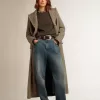 Cappotto lungo da donna con motivo a spina di pesce e dettagli gialli Cappotto lungo da donna con motivo a spina di pesce e dettagli gialli