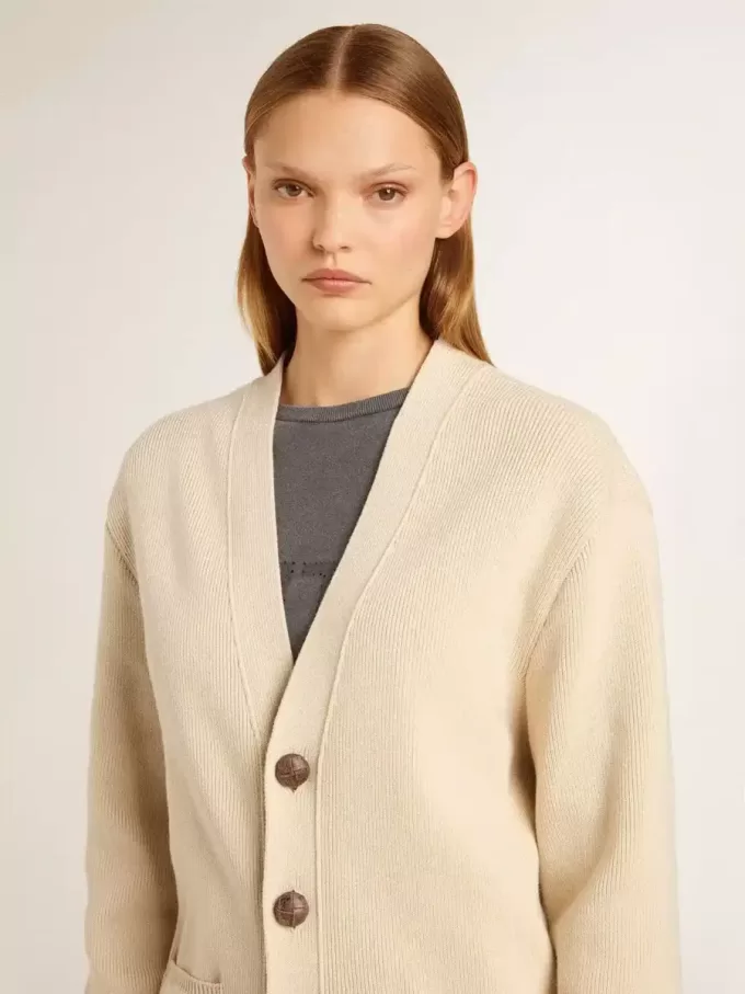 Cardigan da donna beige con scritta “Golden” sul retro
