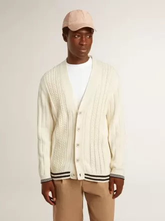 Cardigan da uomo in cotone bianco con motivo a trecce e bordi a costine blu
