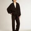 Cardigan nero da donna con ricami sfumati Cardigan nero da donna con ricami sfumati