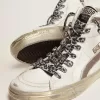 Ciabatta da donna con stella in camoscio bianco e dettagli in pelle