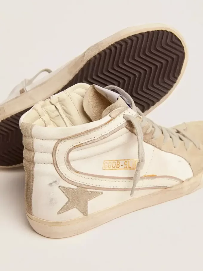 Ciabatta da donna con stella in camoscio grigio ghiaccio e flash bianco Ciabatta da donna con stella in camoscio grigio ghiaccio e flash bianco
