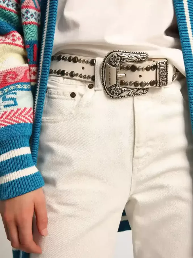 Cintura da donna in pelle bianca con borchie colorate