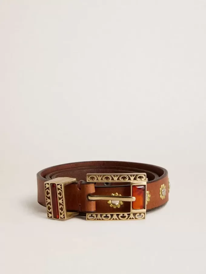 Cintura in pelle marrone con borchie floreali dorate e inserti color ambra