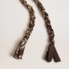 Ciondolo in tessuto intrecciato bordeaux con catena in ottone Ciondolo in tessuto intrecciato bordeaux con catena in ottone