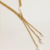 Collana con catene color oro antico e perle