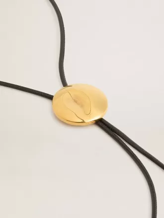 Collana Jewelmates con bolo tie in pelle nera con dettagli in metallo oro antico