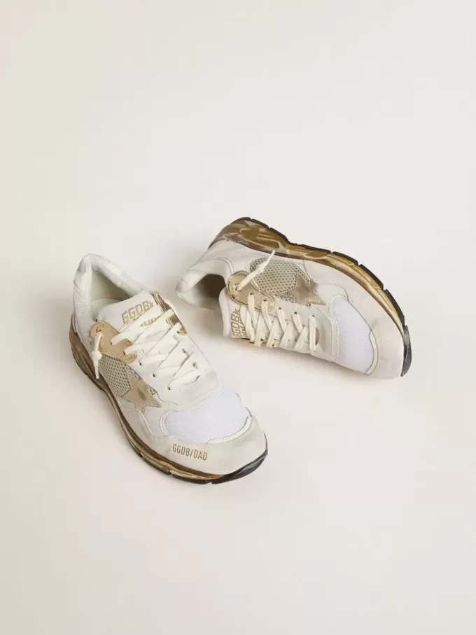Dad-Star da uomo in mesh e pelle scamosciata bianca con stella in pelle laminata oro Dad-Star da uomo in mesh e pelle scamosciata bianca con stella in pelle laminata oro