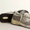 Dad-Star da uomo in pelle scamosciata e mesh con stella e linguetta sul tallone in pelle bianca Dad-Star da uomo in pelle scamosciata e mesh con stella e linguetta sul tallone in pelle bianca