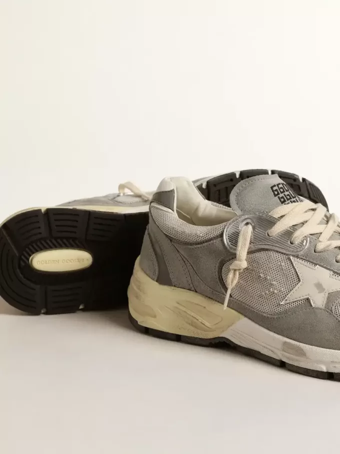 Dad-Star da uomo in pelle scamosciata e mesh con stella e linguetta sul tallone in pelle bianca Dad-Star da uomo in pelle scamosciata e mesh con stella e linguetta sul tallone in pelle bianca