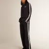 Felpa blu scuro con zip, striscia bianca e stelle a contrasto Felpa blu scuro con zip, striscia bianca e stelle a contrasto