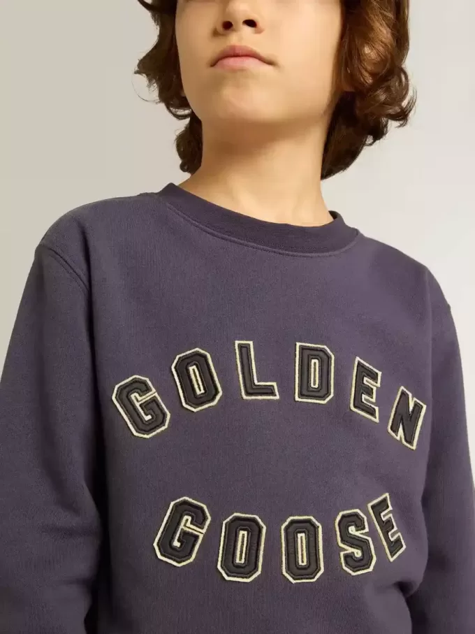 Felpa blu-viola con scritta Golden Goose sul davanti Felpa blu-viola con scritta Golden Goose sul davanti