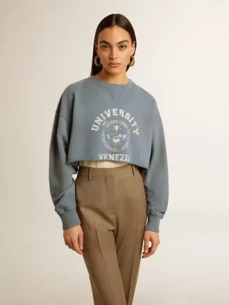 Felpa corta in azzurro con finitura effetto consumato