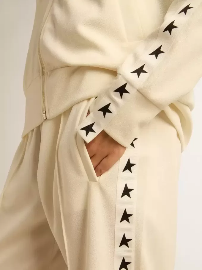Felpa da donna bianca con zip, striscia bianca e stelle nere Felpa da donna bianca con zip, striscia bianca e stelle nere