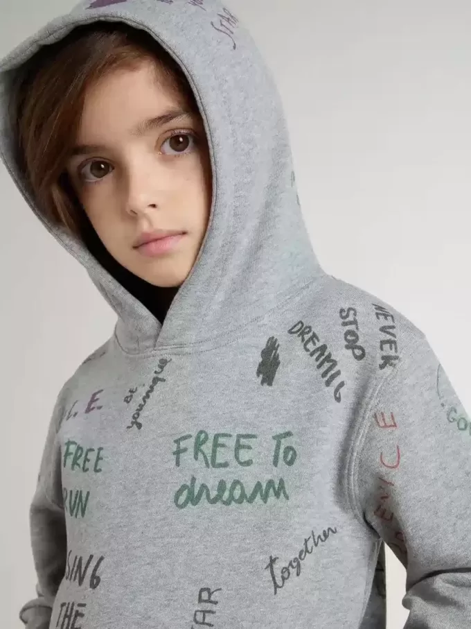 Felpa grigia per bambini con scritte multicolori stampate