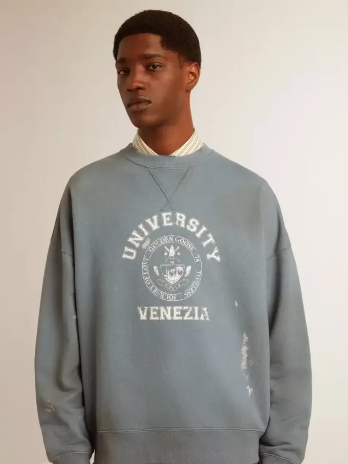 Felpa oversize in azzurro con finitura effetto consumato