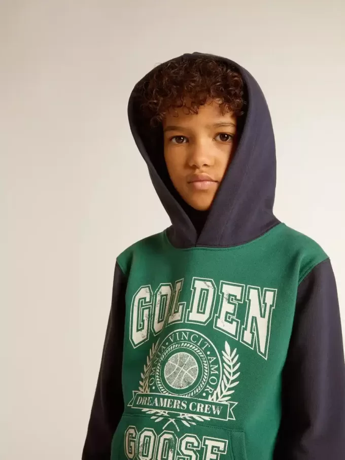 Felpa verde e blu con cappuccio e stampa per bambino Felpa verde e blu con cappuccio e stampa per bambino