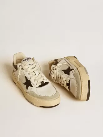 Forty2 da donna con stella nera e linguetta sul tallone in pelle nera