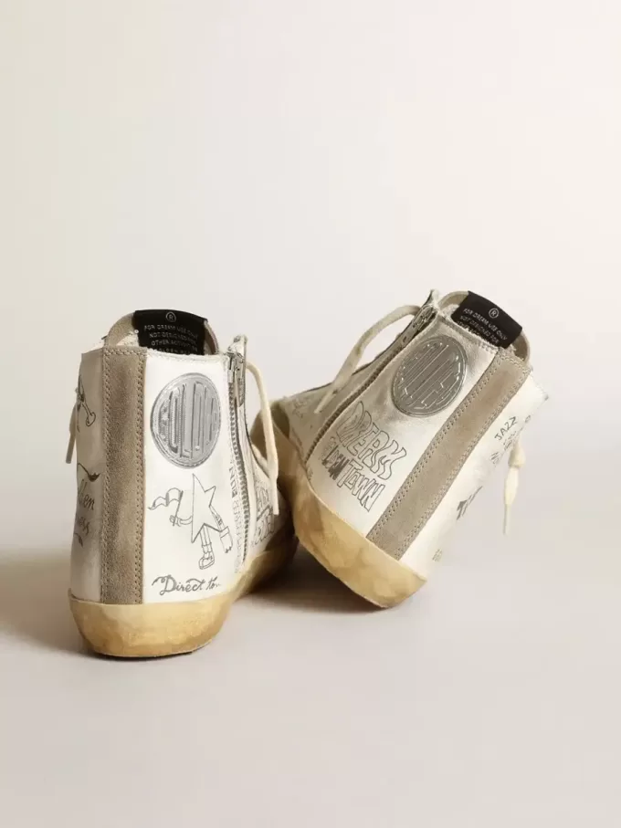 Francy da donna con inserti in pelle scamosciata grigio tortora e scritte all-over Francy da donna con inserti in pelle scamosciata grigio tortora e scritte all-over