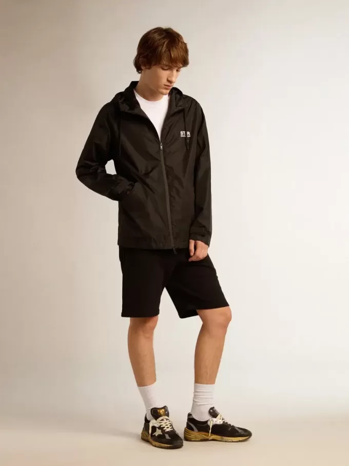 Giacca a vento da uomo con logo bianco a contrasto e stella Giacca a vento da uomo con logo bianco a contrasto e stella