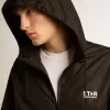 Giacca a vento da uomo con logo bianco a contrasto e stella Giacca a vento da uomo con logo bianco a contrasto e stella