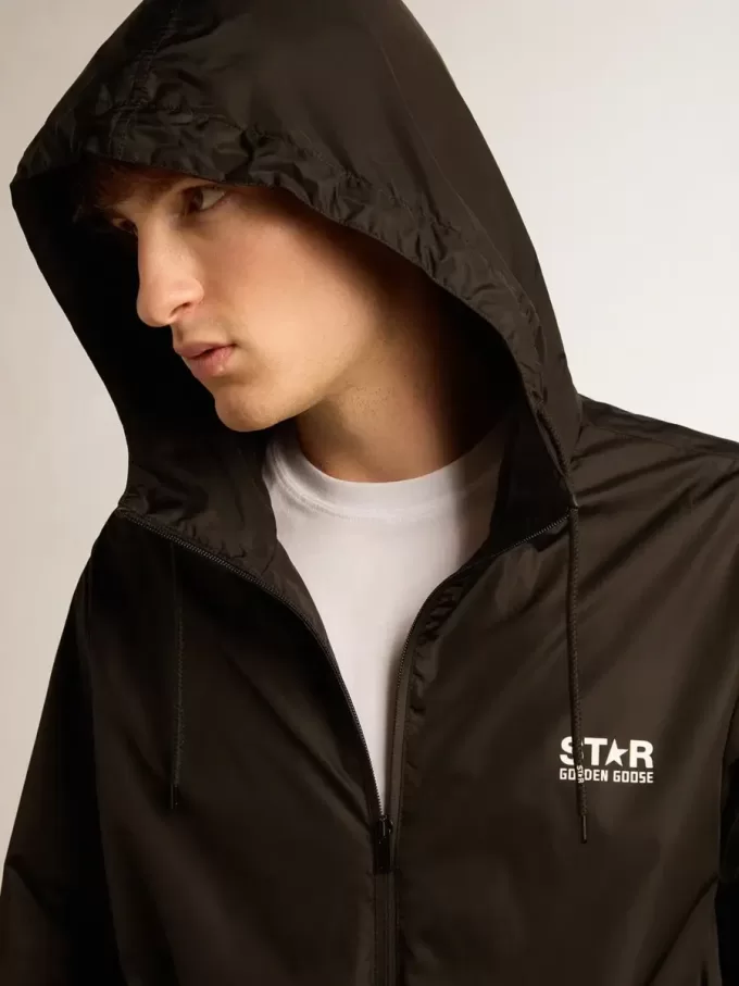 Giacca a vento da uomo con logo bianco a contrasto e stella Giacca a vento da uomo con logo bianco a contrasto e stella