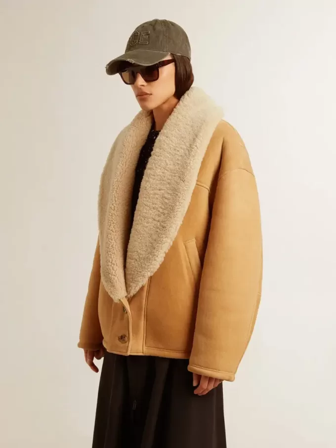 Giacca da donna in pelle di montone con ampio collo a scialle in shearling