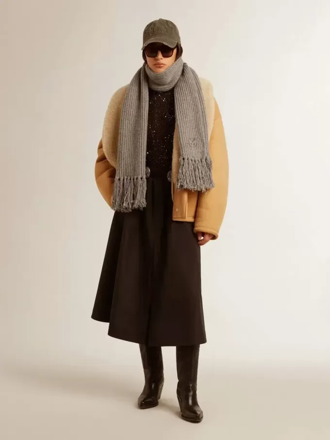 Giacca da donna in pelle di montone con ampio collo a scialle in shearling