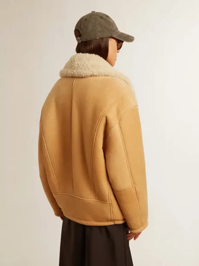 Giacca da donna in pelle di montone con ampio collo a scialle in shearling