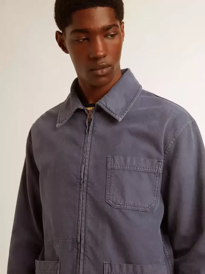 Giacca da uomo blu in cotone denim con trattamento effetto consumato Giacca da uomo blu in cotone denim con trattamento effetto consumato