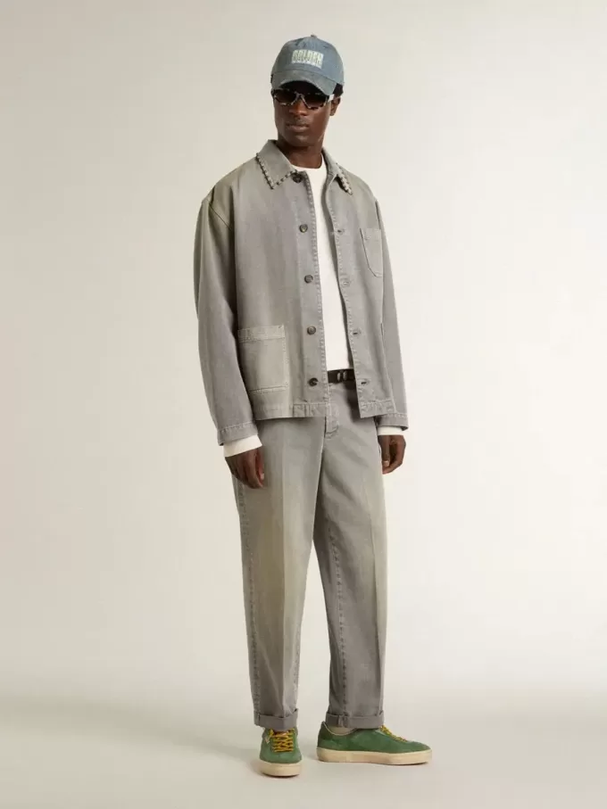 Giacca da uomo in denim grigio con borchie