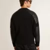 Giacca da uomo in lana merino nera con toppe in pelle Giacca da uomo in lana merino nera con toppe in pelle