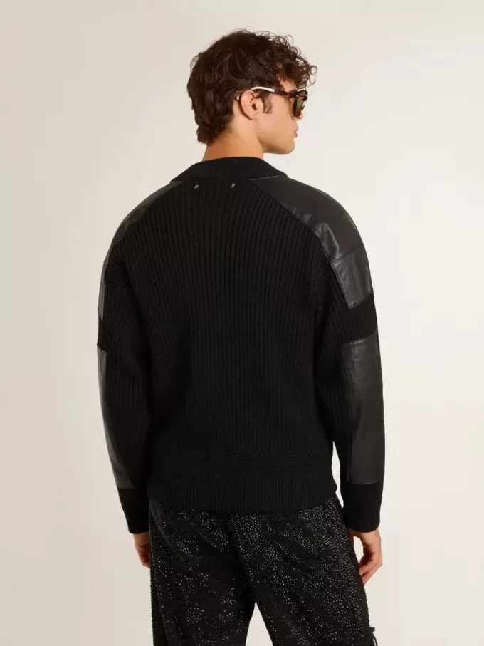 Giacca da uomo in lana merino nera con toppe in pelle Giacca da uomo in lana merino nera con toppe in pelle