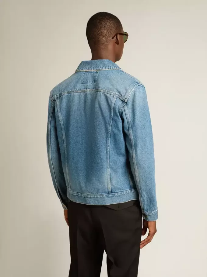 Giacca in denim da uomo con lavaggio medio Giacca in denim da uomo con lavaggio medio