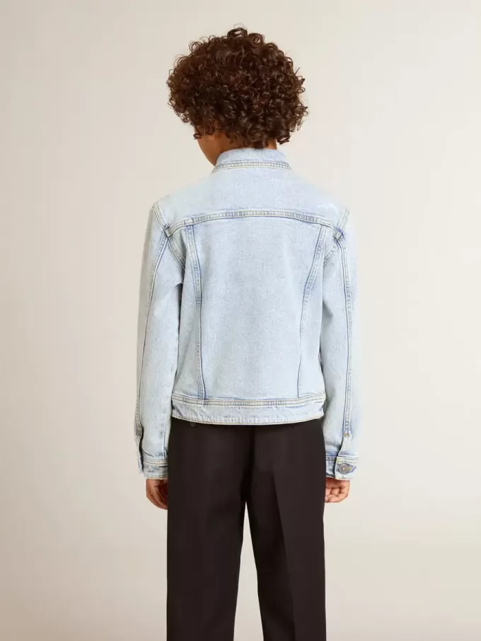 Giacca leggera in denim con ricami Giacca leggera in denim con ricami